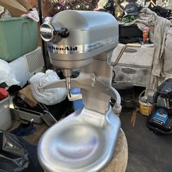 Batidora Muy Buenas Condiciones Funciona Muy Bien Vendo El Puro Aparato No Tiene Accesorios 