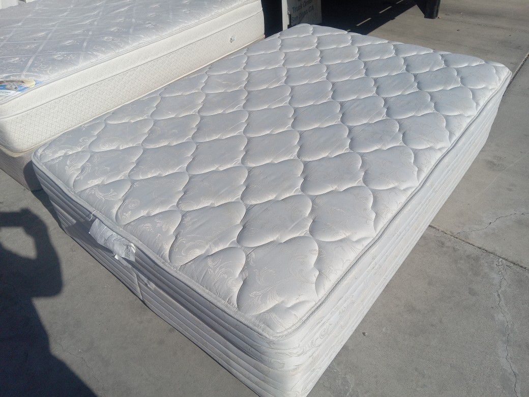 Nice Comfortable Quality Full-size Mattress and Box spring (no metal bed frame)