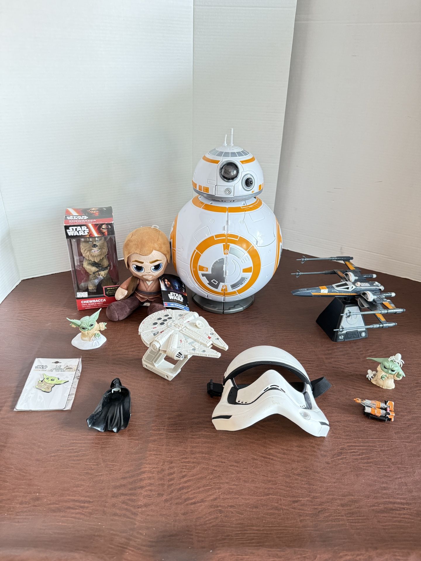 STAR WARS COLLECTIBLES