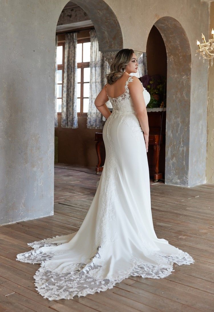V-Neck Straps Grace Wedding Dress Featuring Appliques Tulle