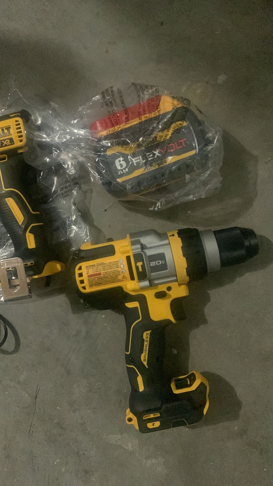 DEWALT 20V MAX Cordless Brushless Hammer Drill/Driver 2 Tool Combo Kit with FLEXVOLT ADVANTAGE