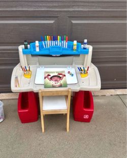 Kids Step 2 Deluxe Art 🖼️ Master Desk like new
