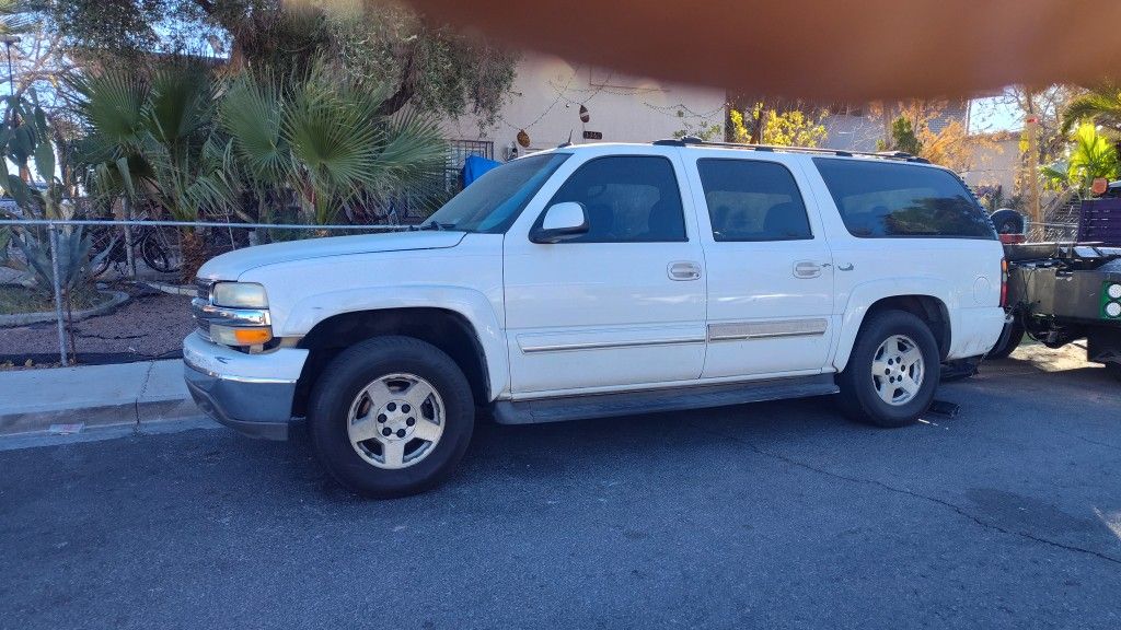 Parts ONLY off 05 Suburban 2WD, No Engine or Trans, Good Body and Suspension.