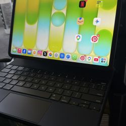 ipad pro 13”_4th Gen_with keyboard