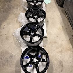 BRAND NEW Gram Lights 57CR – 18x9.5 +38 | 5x100 | Gloss Black