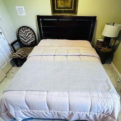Queen Size Bed With Matress 