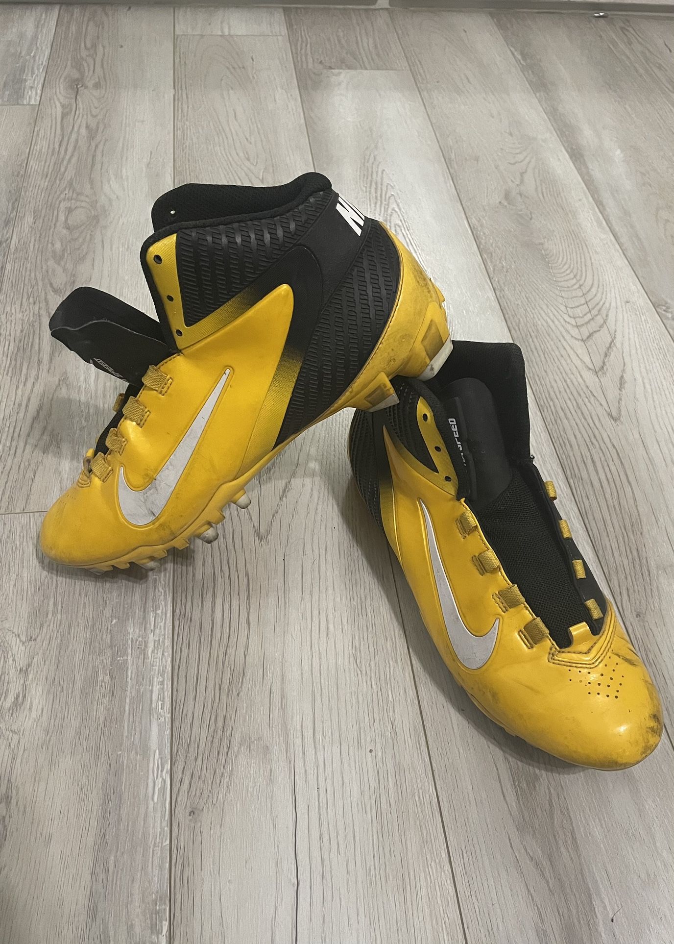 nike cleats alpha speed