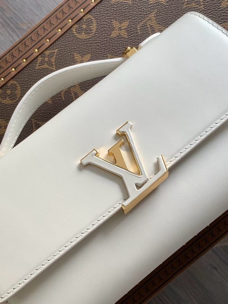 White simple ladies luxury bag