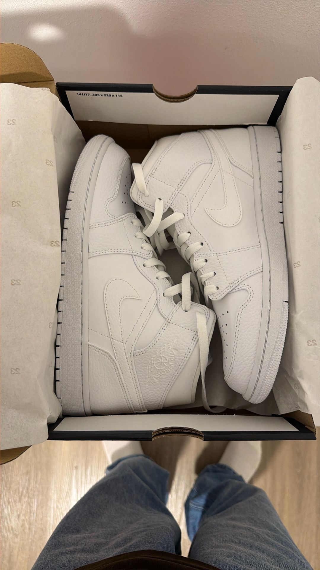 AIR JORDAN 1 MID (US M 9)
