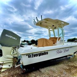 2005  23  Everglades Center Console