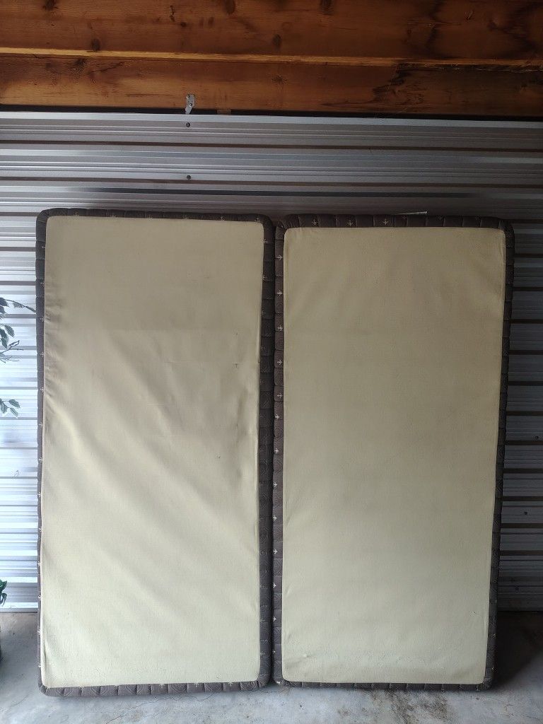 King Boxsprings by Sterns & Foster (Delivery Option)