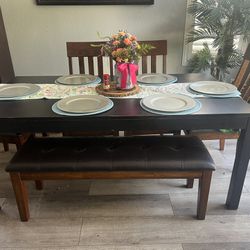 Dinning table And Chairs 