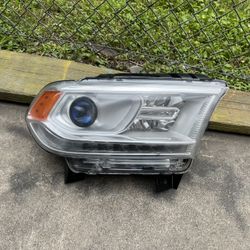 2014-2020 Dodge Durango Headlight Right Driver Side Used Oem 