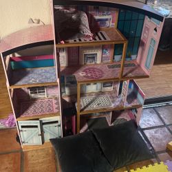 Barbie Doll House 