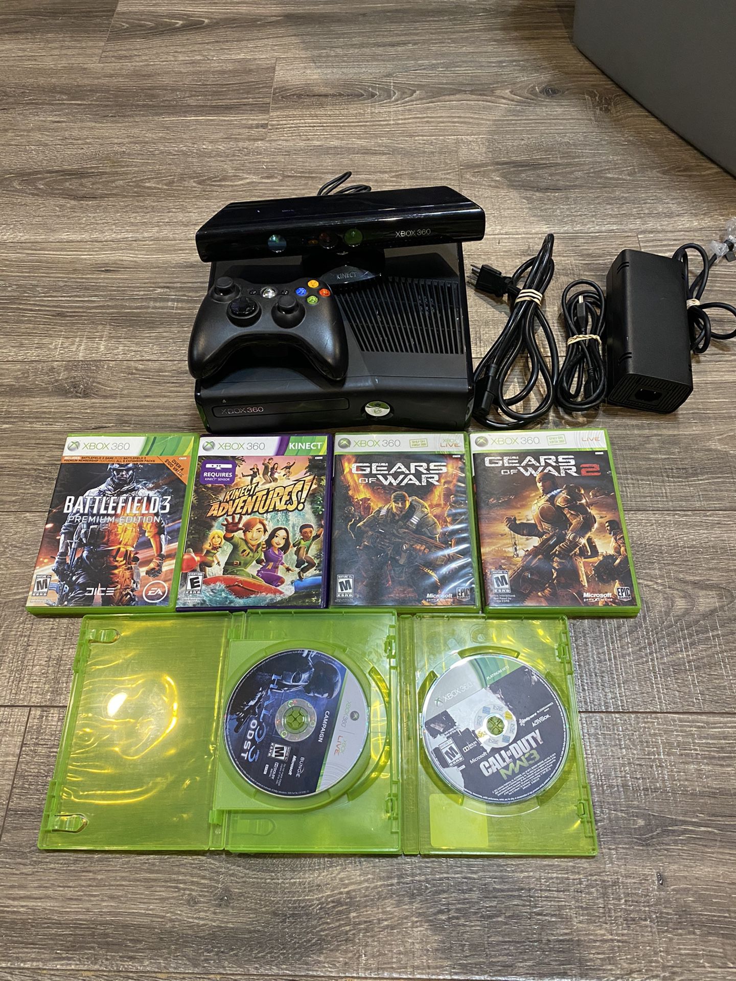 Xbox 360 4gb with games