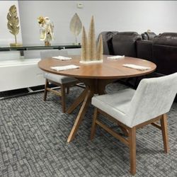 Round All Wood Dining Table ‼️💥