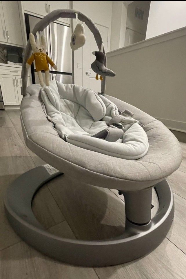 LEAFâ„¢ grow Baby Seat with Toy Bar