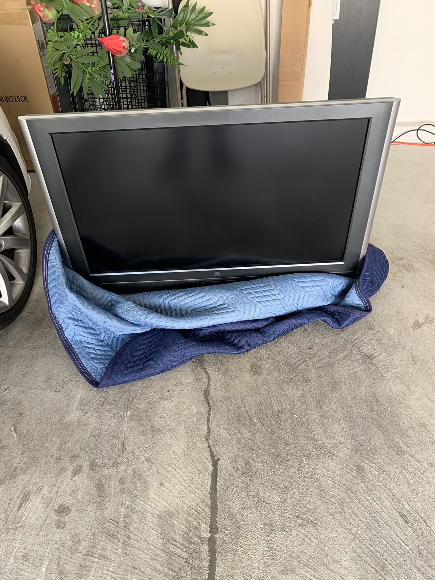 Westinghouse LTV-40w1 HDC 40" LCD HDTV with built-in DVD player