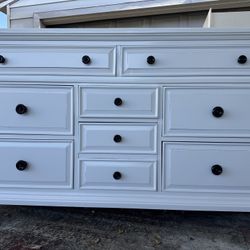 White Dresser And Naitstand 