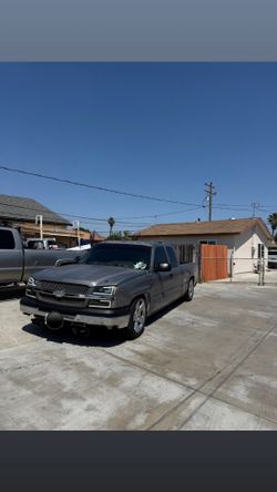 Chevy Silverado truck, 2006, grey