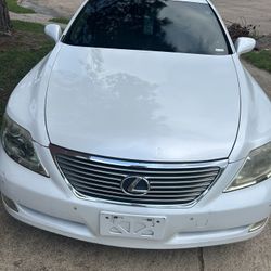 Lexus LS460 