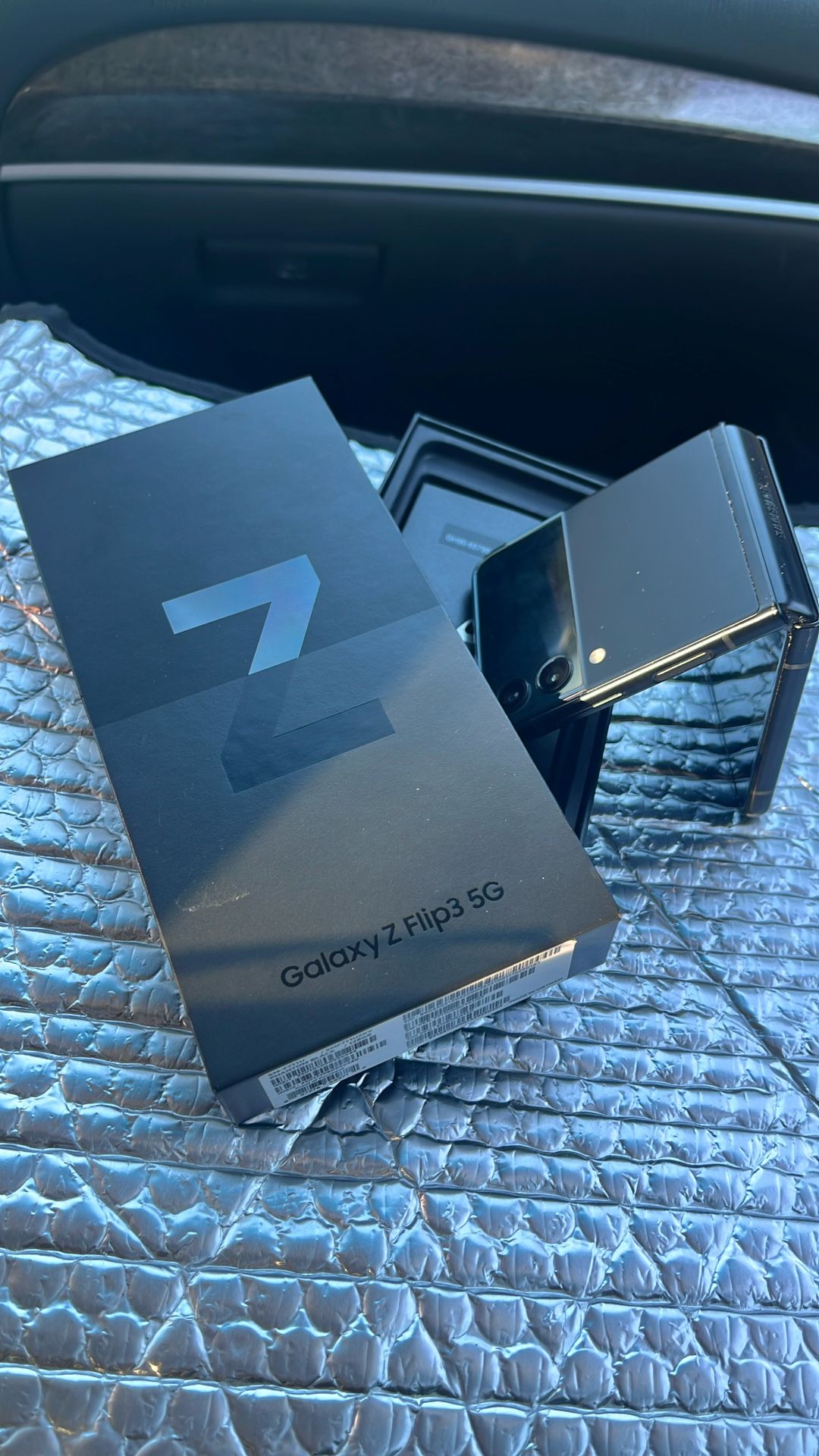 Phantom Black Samsung Galaxy Z Flip 5G – Great Condition + Box