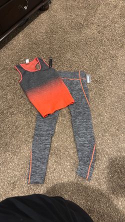 Women’s size M workout set new with tags
