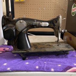 Vintage Singer Sewing Machine 