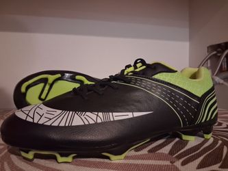 Soccer cleats us size 10