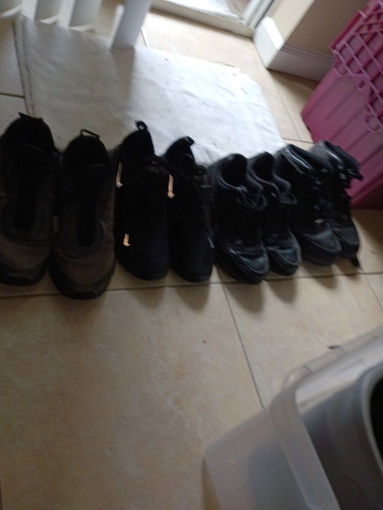 4 Pairs Of USED NIKE Sneakers!!