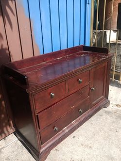 Wooden Changing Table / Dresser – Fully Functional