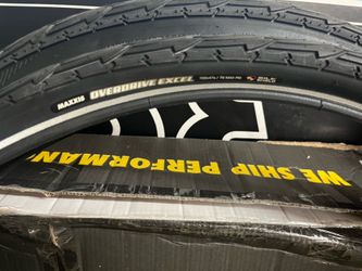 Maxxis 700 x 47 Tires