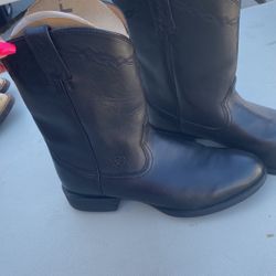 Size 11 Ariat Black Boots