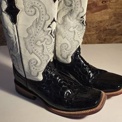 Ferrini black/white size 8 boots