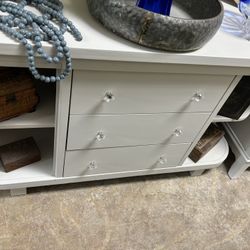 CUTE TV STAND AT PICKT PINCHERS 1621 N HIGHLAND AVE CLEARWATER OPEN NOON TO 6 Pm FREE DELIVERY 