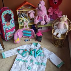 Toys. Doc Set. Rolling Case Abd Chair For Dolls,  Baby Beanies, Doll Houses, Ballerina, , Lol Coin Bank 