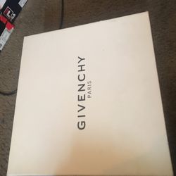 Givenchy Sz11