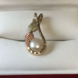 Pendant Multicolor 10 Karat Gold With Center Pearl