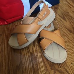 Zara’s Sanders Size 31/2 Girls