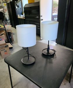 2 table lamps