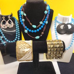 LOT OF VINTAGE JEWELRY, NECKLACES, EARRINGS & TWO VINTAGE BRACELET
