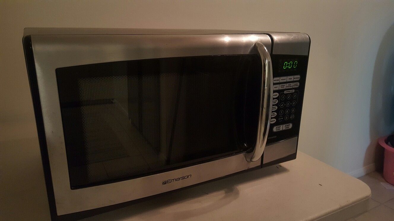 Emerson microwave 900watts