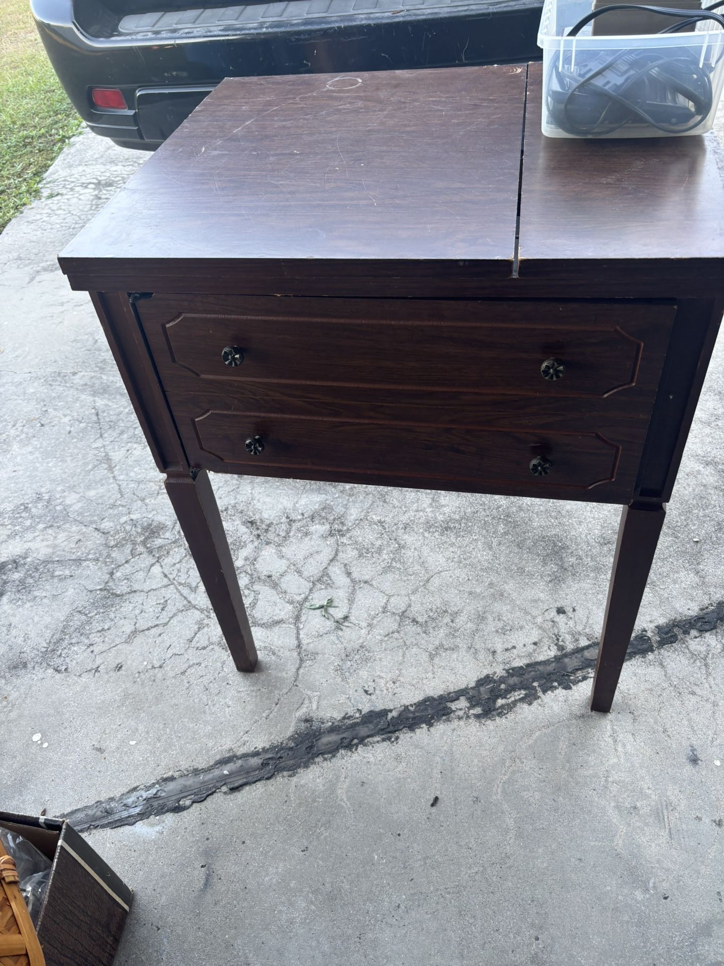 Vintage Kenmore Sowing Machine And Wooden Table