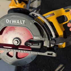 DEWALT FLEXVOLT 60V MAX Cordless Brushless 7-1/4 in. Wormdrive Style Circular Saw