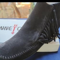 NEW Minnetonka Black Suede Boots, Size 6 NIB