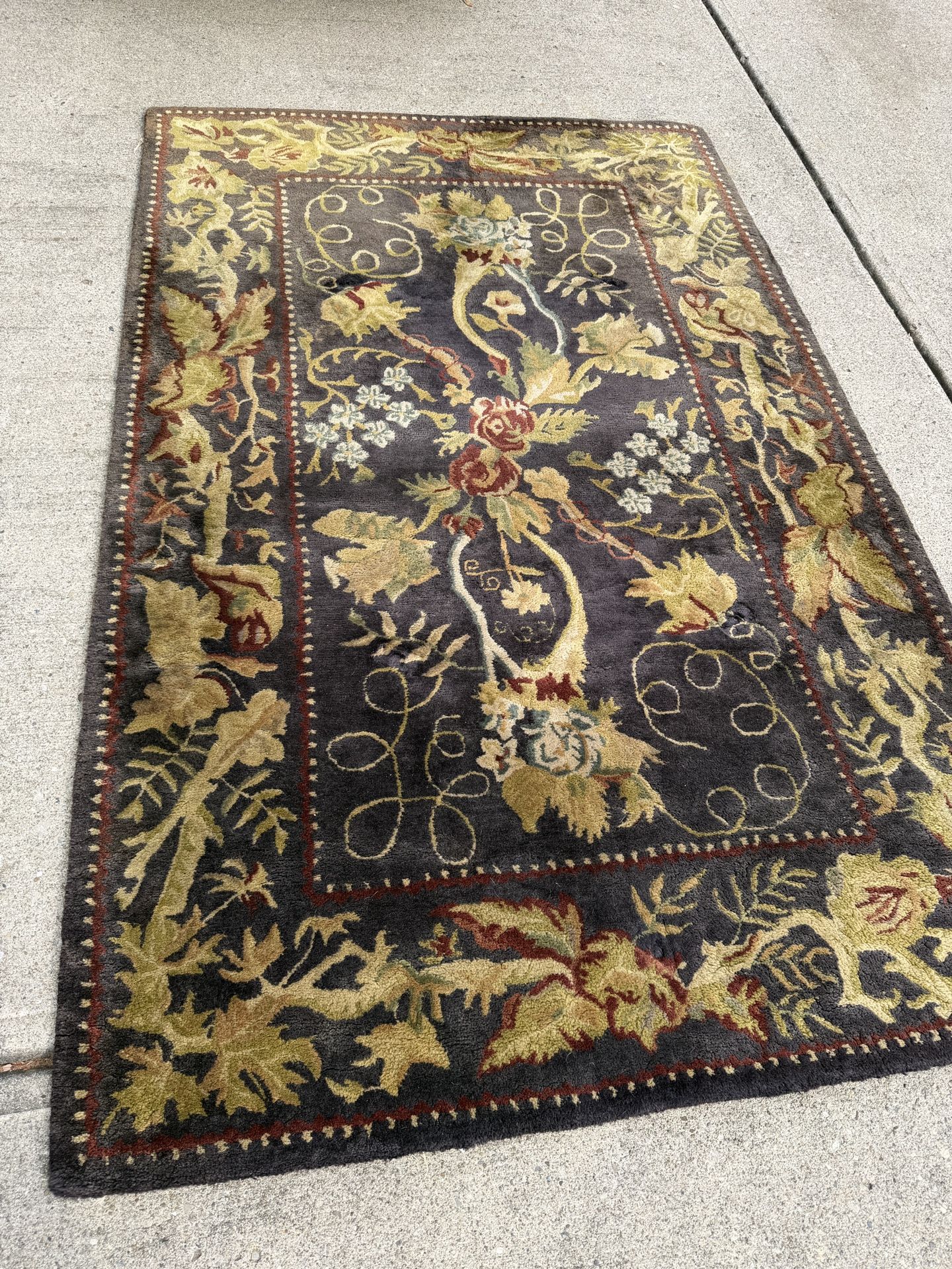 High Quality Designer 8x5’ Wool Area Rug!