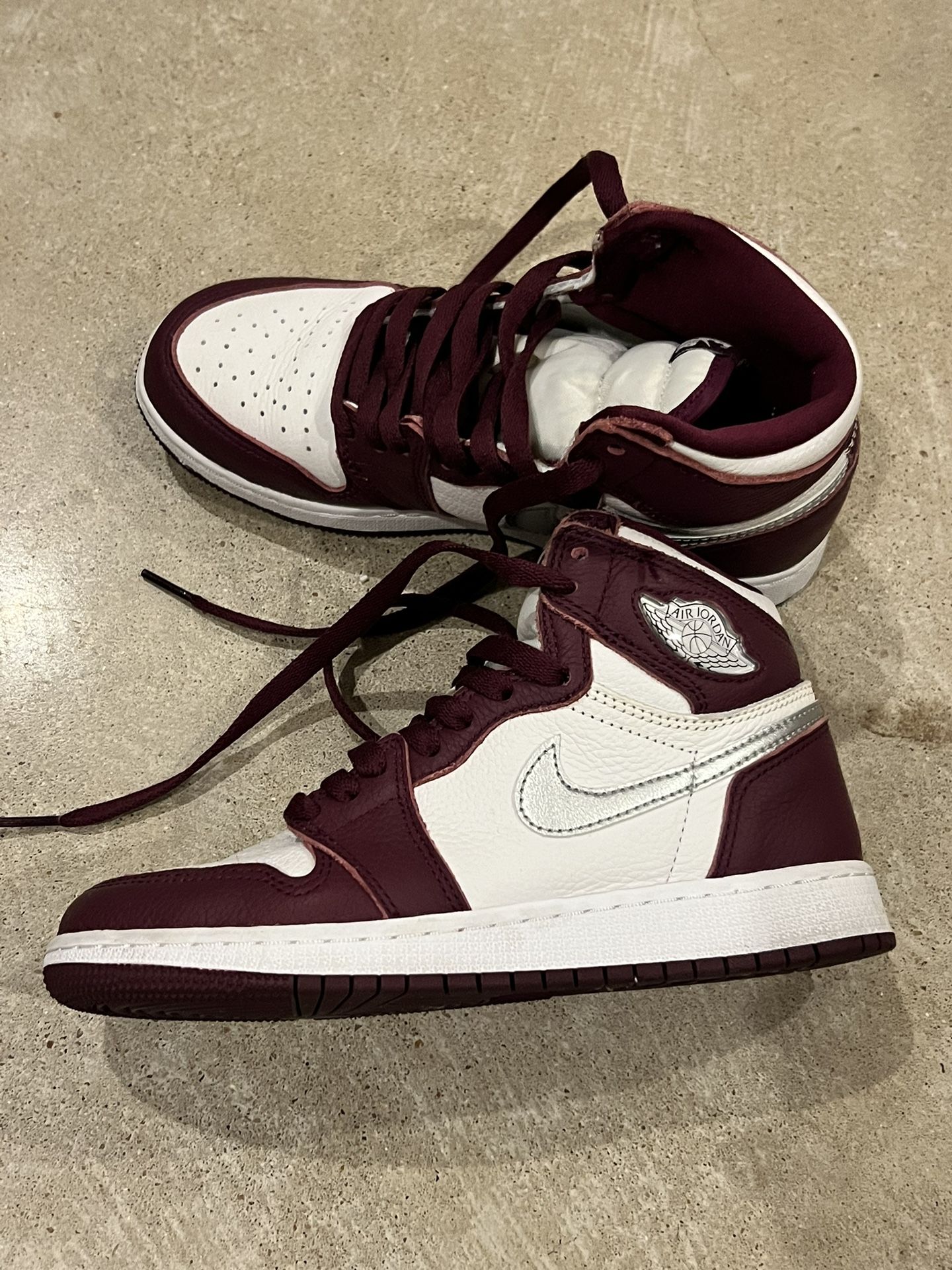 Nike Jordan 1 Retro High OG Bordeaux Sneakers