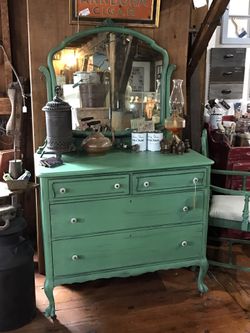Antique dresser w mirror
