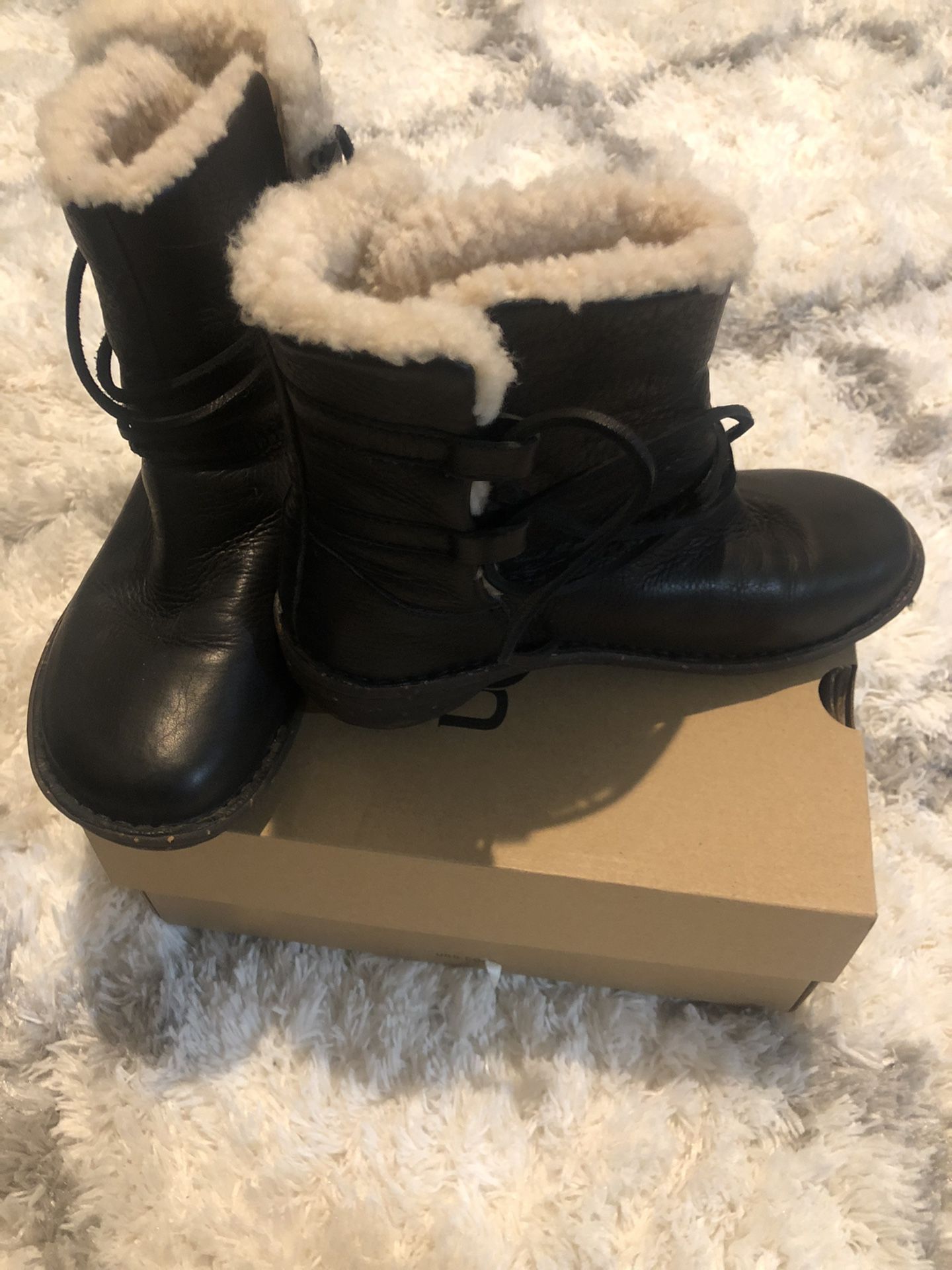 Ugg Women’s Boots Size 8 ( Shot Ones )