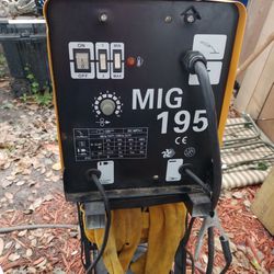 Mig Welder 195 Amp 240v Flux Core Or Gas.